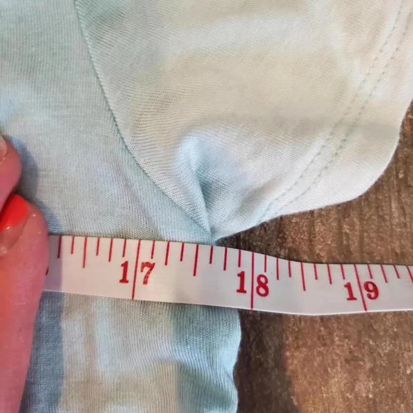 Hollister Must-Have Collection Blue Tie-Dye V-Neck Tee Size Small - Picture 9 of 11